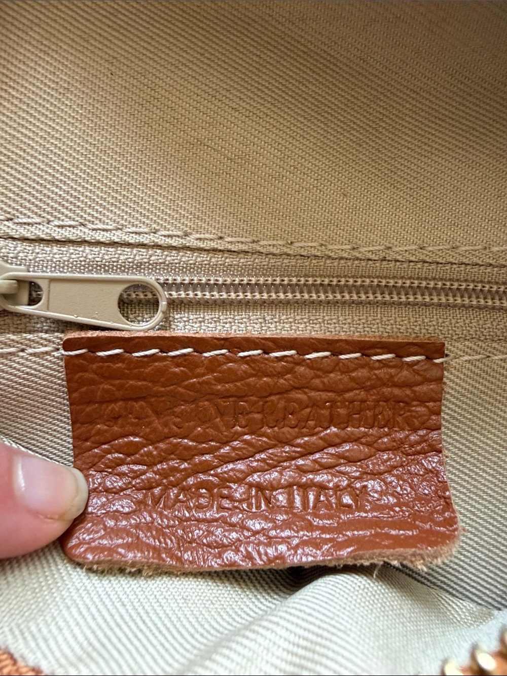 NWT Italian Leather Crossbody / Fanny Pack - Picture 2 of 4